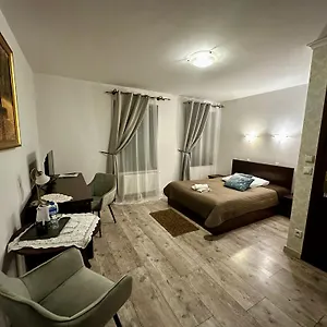 Dworek Zloty Rog I Restauracja Hotel